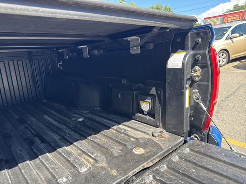 Used 2017 Toyota Tacoma TRD Sport w/ Tow Package (A/T) AWD/4WD image 39