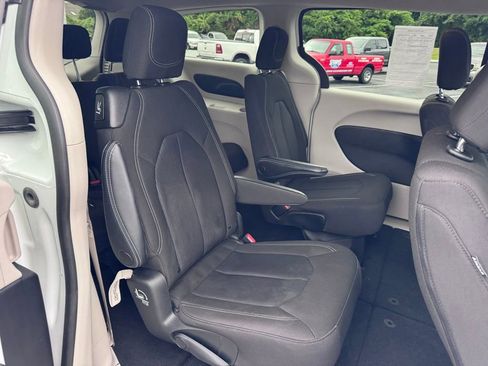 Used 2023 Chrysler Voyager LX FWD image 17