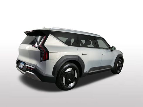 Used 2024 Kia EV9 Wind AWD/4WD image 11