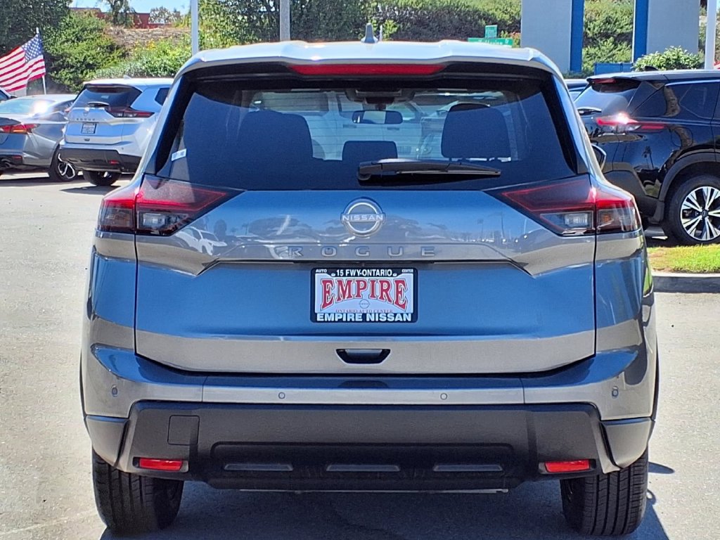 Certified 2025 Nissan Rogue SV FWD image 6