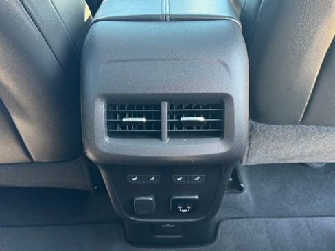 Used 2018 Chevrolet Equinox Premier image 14