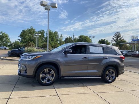 Used 2017 Toyota Highlander Limited Platinum AWD/4WD image 6