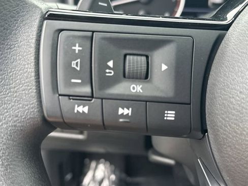 Used 2023 Nissan Rogue SV image 23