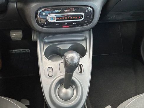 Used 2019 smart fortwo electric drive RWD image 14