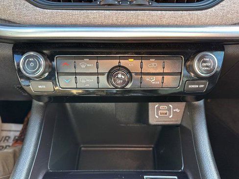 Certified 2025 Jeep Compass Latitude image 16