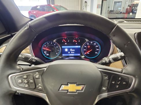 Used 2023 Chevrolet Equinox Premier AWD/4WD image 6