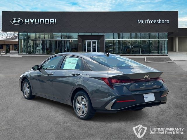 New 2026 Hyundai Elantra SE FWD image 7
