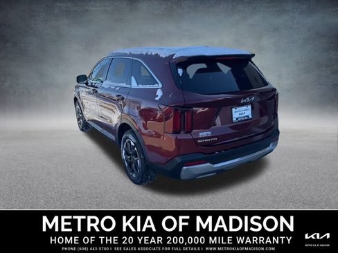 Used 2024 Kia Sorento S w/ Panoramic Sunroof Package image 4