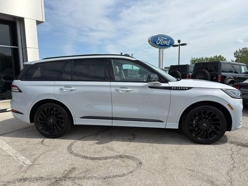 Used 2025 Lincoln Aviator Reserve w/ Equipment Group 201A AWD/4WD image 8