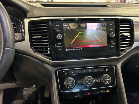 Used 2022 Volkswagen Atlas Cross Sport SE w/ Panoramic Sunroof Package image 21