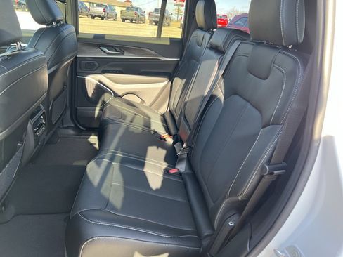 New 2026 Jeep Grand Cherokee Limited image 24