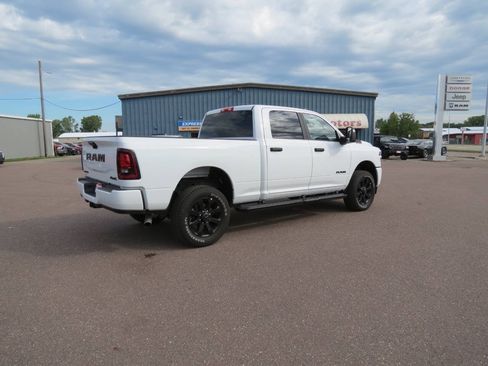 Used 2025 RAM 2500 Big Horn AWD/4WD image 4