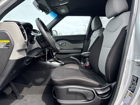 Used 2018 Kia Soul image 16