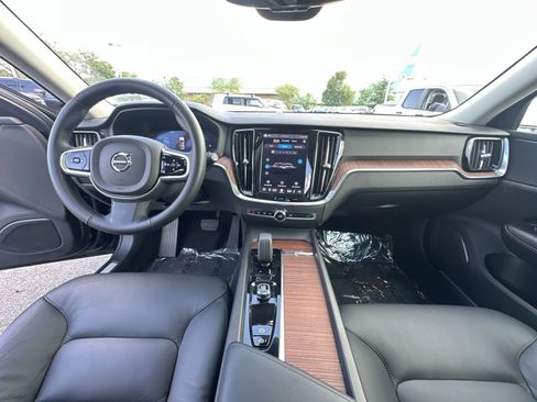 Used 2025 Volvo V60 B5 Cross Country Plus AWD/4WD image 31