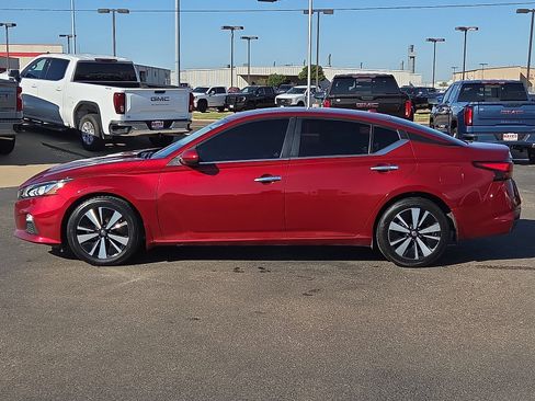 Used 2022 Nissan Altima 2.5 SV image 2