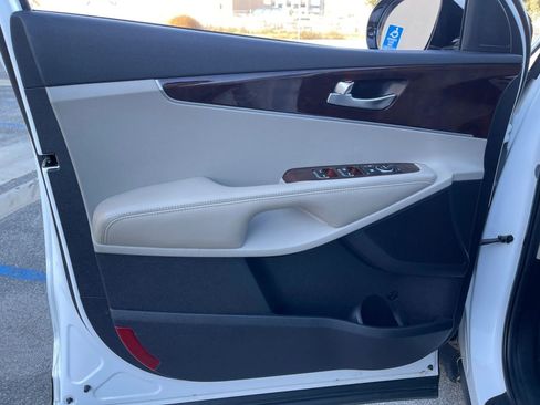 Used 2016 Kia Sorento LX w/ LX Convenience Package image 14