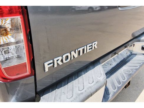 Certified 2018 Nissan Frontier SV RWD image 10