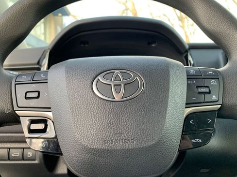 Used 2025 Toyota Camry LE image 27