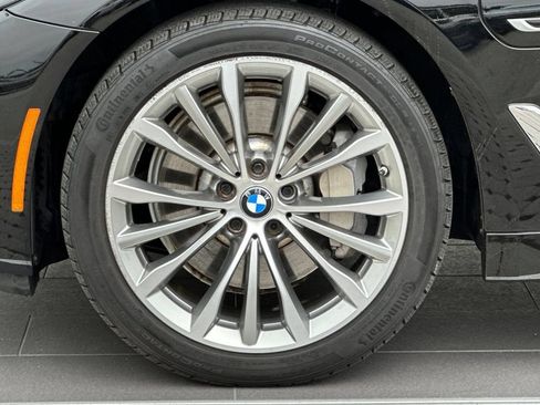 Used 2023 BMW 530e w/ Premium Package RWD image 32