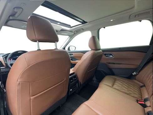 Used 2025 Nissan Rogue Platinum w/ Platinum Premium Package image 25