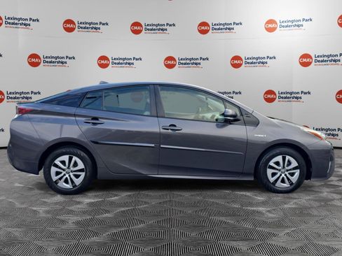 Used 2017 Toyota Prius Three w/ Advanced Technology Package FWD image 8