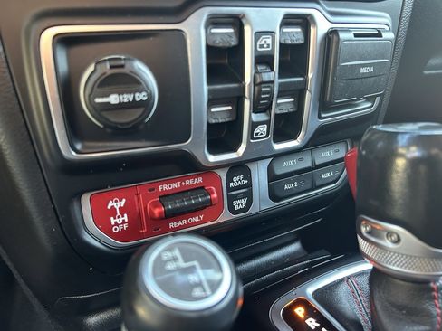 Used 2021 Jeep Wrangler Unlimited Rubicon w/ Dual Top Group image 24