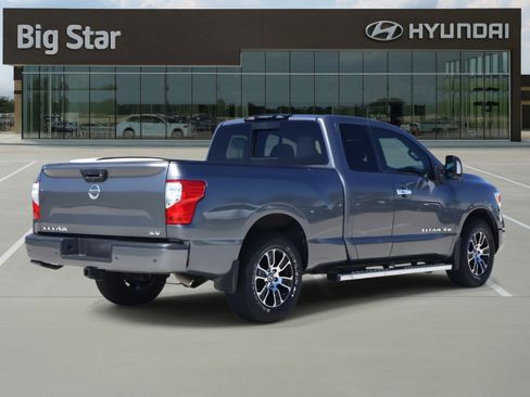 Used 2020 Nissan Titan SV w/ SV Convenience Package image 4