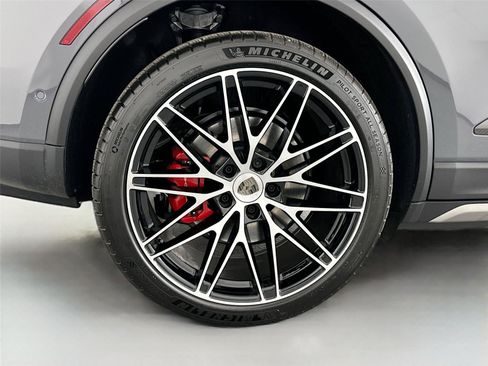 Certified 2025 Porsche Macan Turbo Electric AWD/4WD image 13