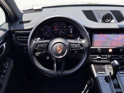 Certified 2024 Porsche Macan AWD/4WD image 15