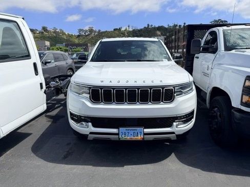 Used 2024 Jeep Wagoneer L Series II w/ Flexible Seating Group RWD image 2