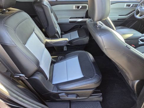 Certified 2022 Ford Explorer XLT w/ Equipment Group 202A image 15