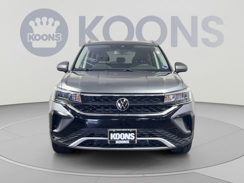 Used 2022 Volkswagen Taos SE w/ Driver Assistance Package AWD/4WD image 11