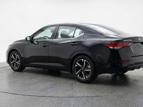 Used 2025 Nissan Sentra SV image 6