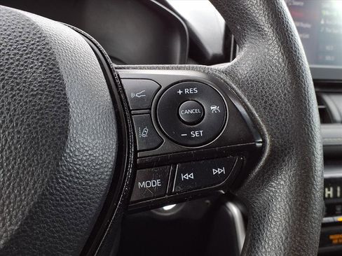 Used 2020 Toyota RAV4 XLE image 18