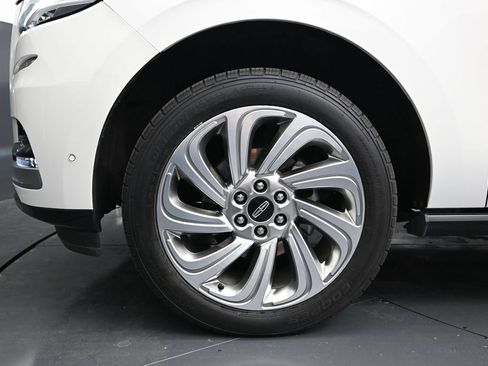 Used 2024 Lincoln Navigator Premiere AWD/4WD image 15