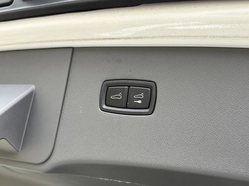 Certified 2022 Porsche Cayenne Platinum Edition image 20