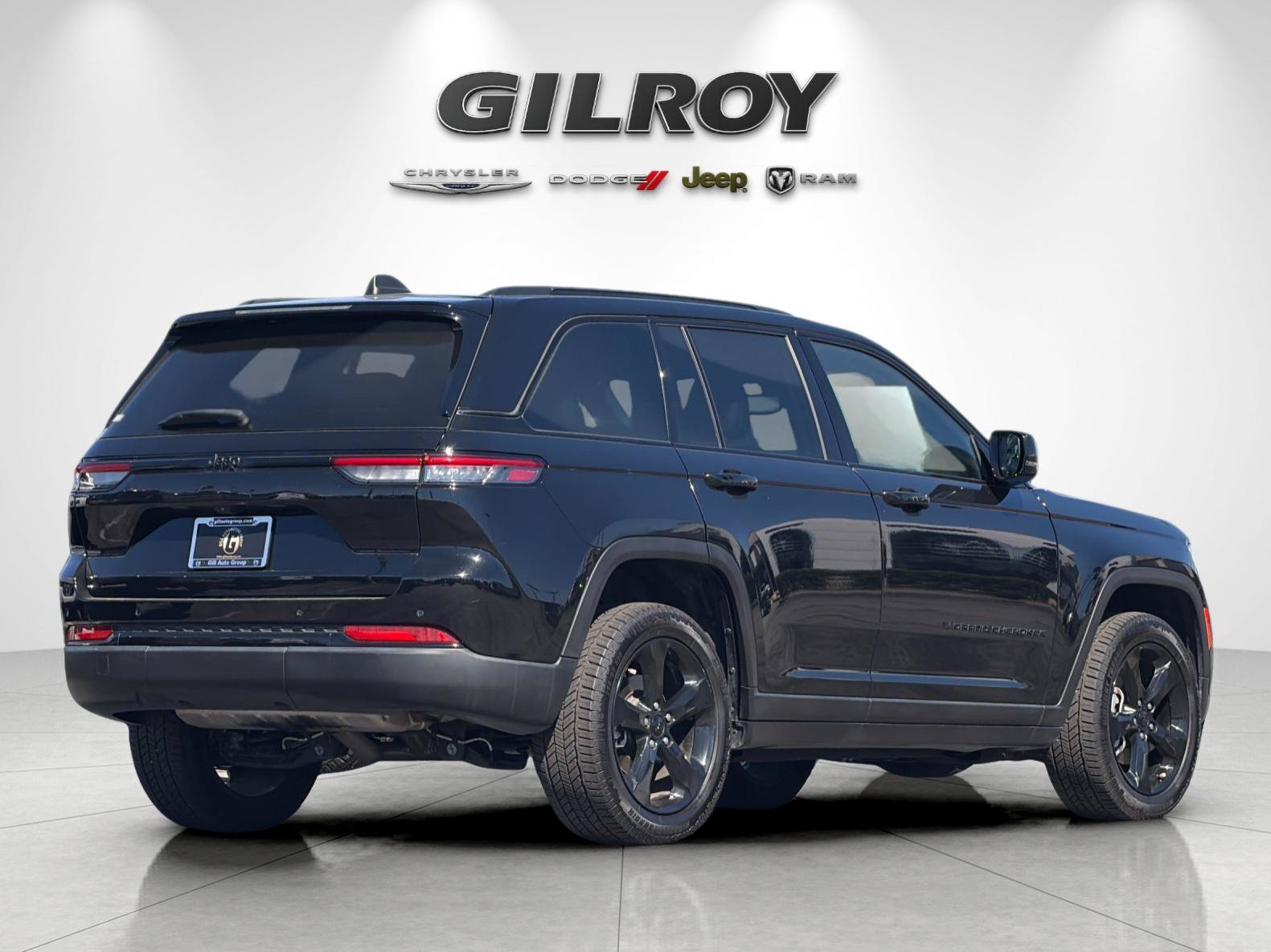 Used 2023 Jeep Grand Cherokee Altitude RWD image 4