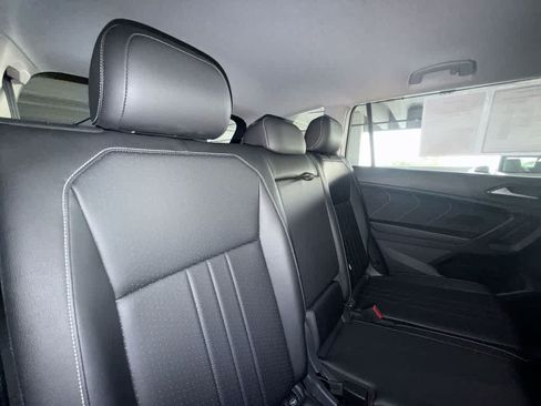 Certified 2022 Volkswagen Tiguan SE FWD image 26