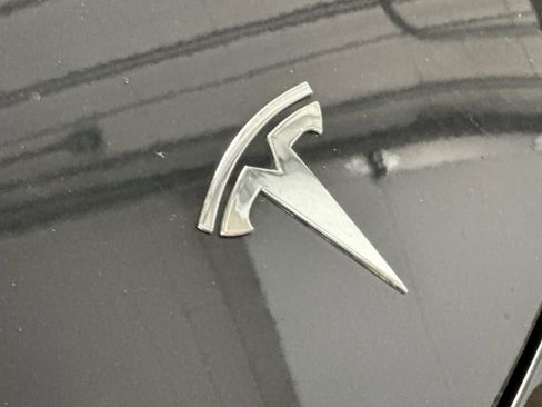 Used 2024 Tesla Model Y Long Range image 3