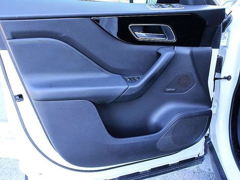 Used 2017 Jaguar F-PACE Premium AWD/4WD image 9