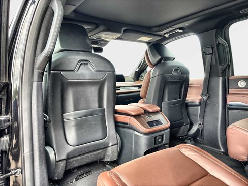 Used 2025 Lincoln Navigator Reserve AWD/4WD image 19