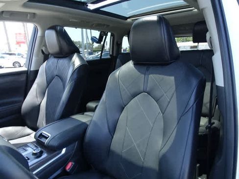 Used 2022 Toyota Highlander Platinum AWD/4WD image 18