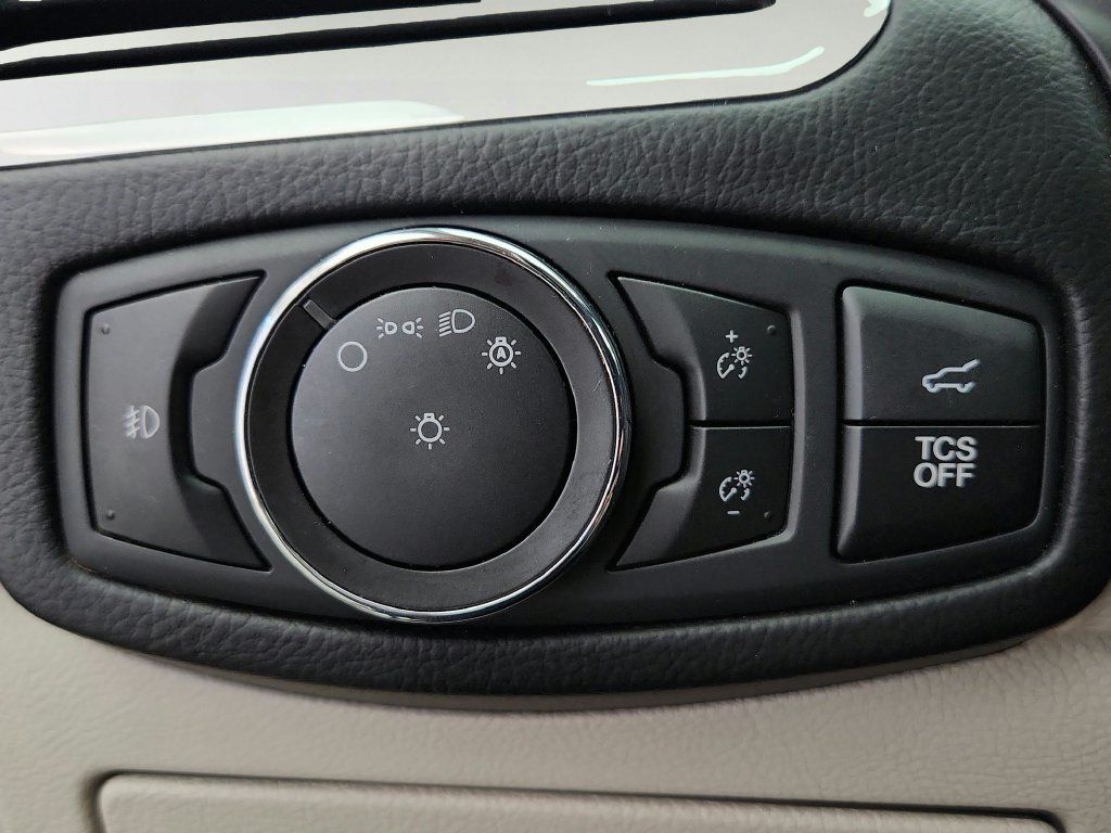Used 2021 Ford Edge Titanium AWD/4WD image 19