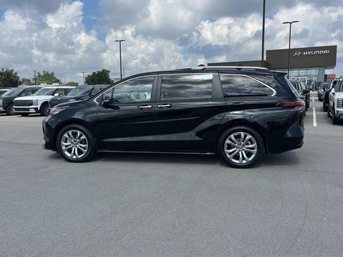 Used 2022 Toyota Sienna Platinum FWD image 8