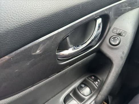 Used 2019 Nissan Rogue SV image 20