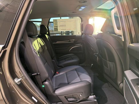 New 2025 Kia Telluride S image 22