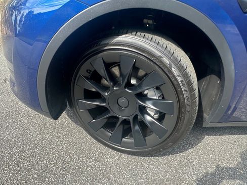 Used 2023 Tesla Model Y 2WD image 11