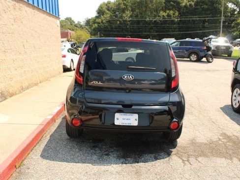 Used 2016 Kia Soul + FWD image 5