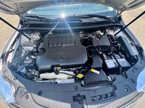 Used 2014 Toyota Avalon Limited w/ Technology Package FWD image 12