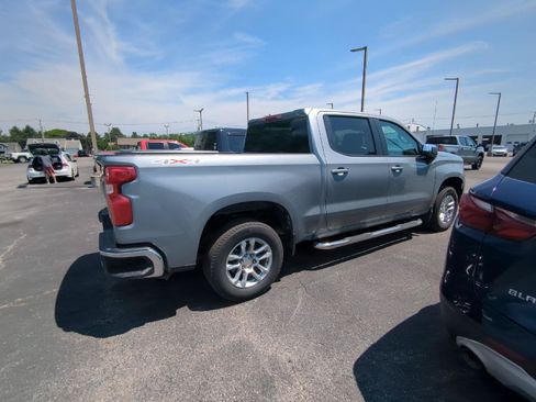 Used 2025 Chevrolet Silverado 1500 LT AWD/4WD image 4